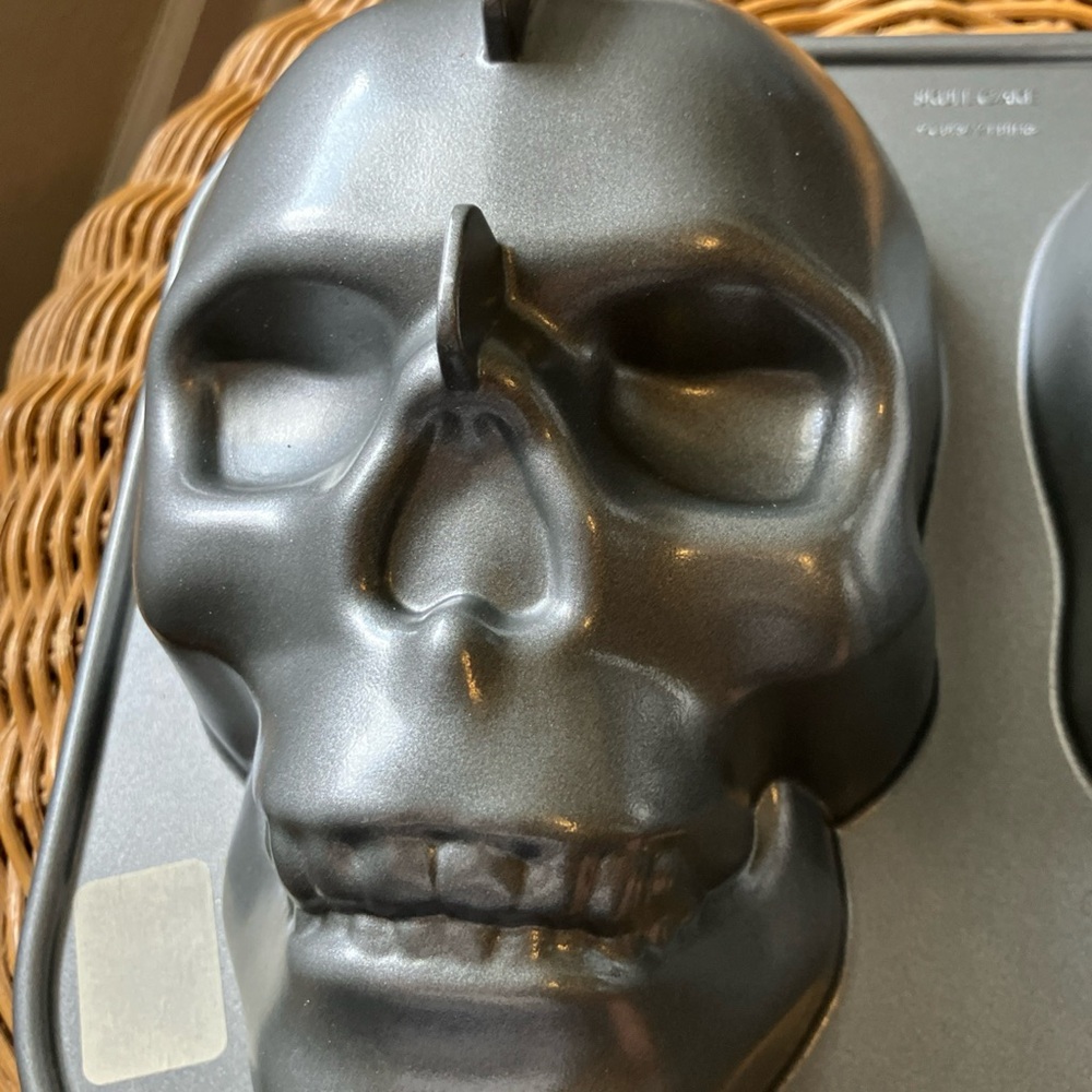 Nordic Ware Haunted Skull Cake Pan - Picture 2 of 7